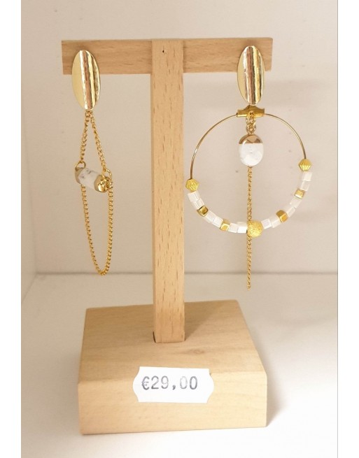 Boucle d'oreille asymétrique  doré - pierre blanche N°72