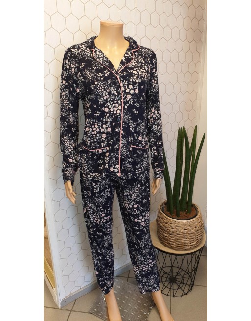 Pyjama doux bleu à petites fleurs